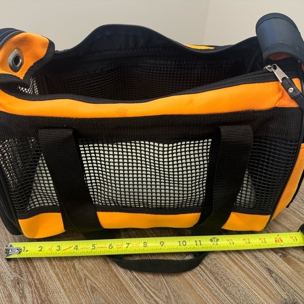 Pet travel carrier. Airline perfect great condition small. - Picture 5 of 10